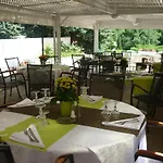 Hotel Logis Le Relais Du Serre 2*