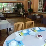 Logis Le Relais Du Serre 2* Dieulefit