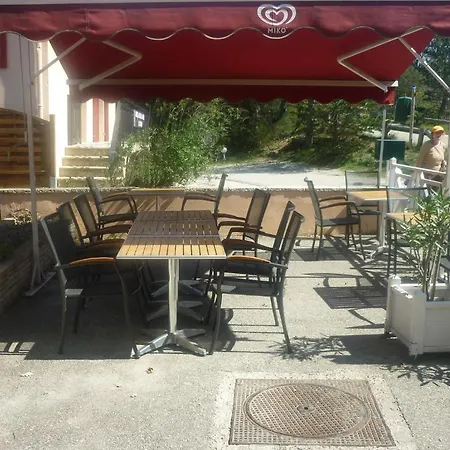 Logis Le Relais Du Serre מלון 2*