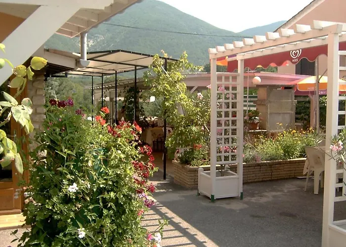 Logis Le Relais Du Serre 2*