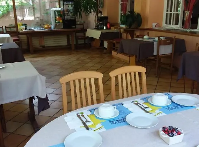 Logis Le Relais Du Serre 2* Dieulefit