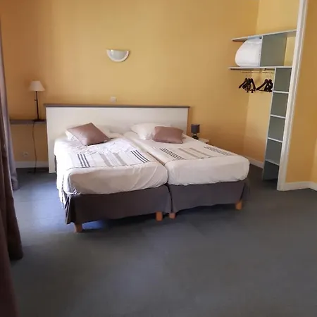 Logis Le Relais Du Serre 호텔 2*