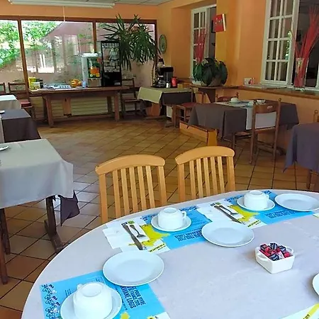 Logis Le Relais Du Serre 호텔 2*