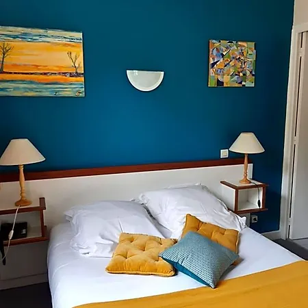 Logis Le Relais Du Serre 호텔 2*