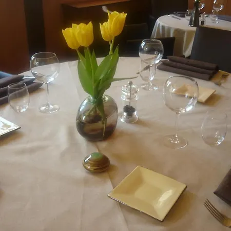 Hotel Logis Le Relais Du Serre 2*